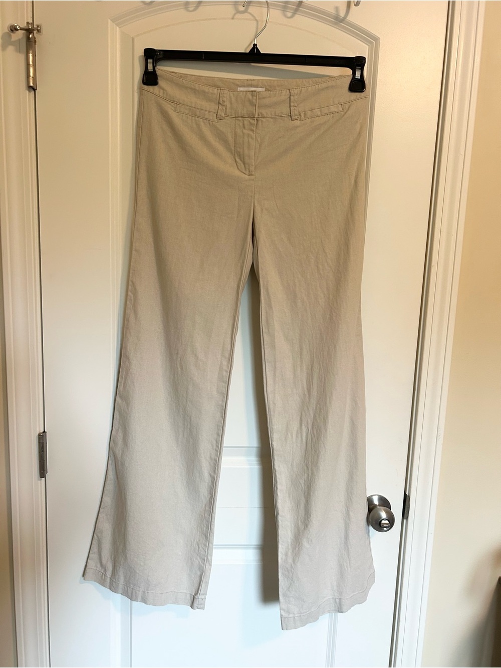 New York & Company womans low rise Beige Linen trousers 55% linen 45% cotton
